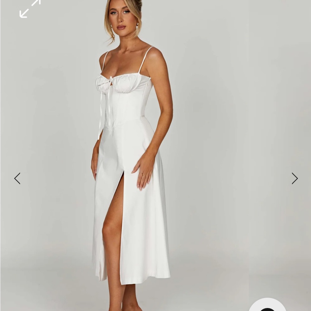 Elegant White Midi Dress with Slit - Picture 2 of 7